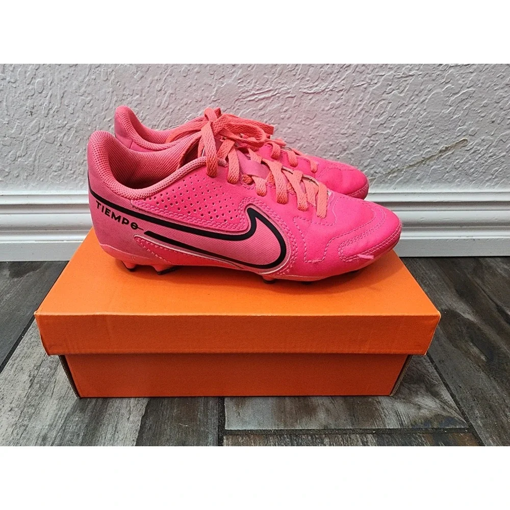 Kids Nike Jr TIEMPO LEGEND 9 Club Soccer Cleats, Hot Pink, Size 1.5Y